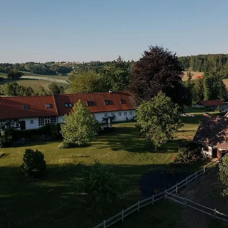 Design & Pool In Famous Wine Region Chalet Schlieb
