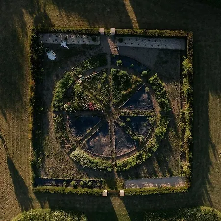 Design & Pool In Famous Wine Region