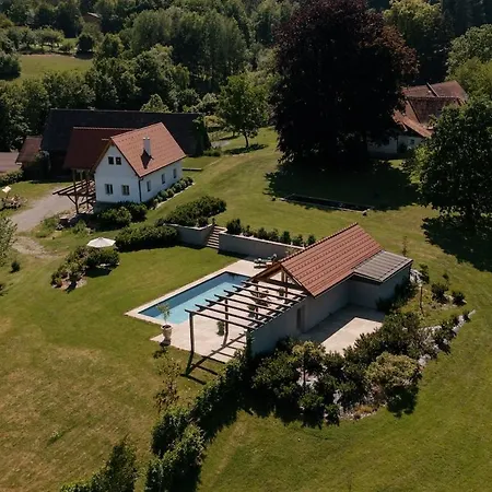 Design & Pool In Famous Wine Region Chalet