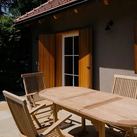 Chalet Design & Pool In Famous Wine Region *