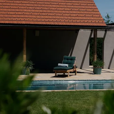 Design & Pool In Famous Wine Region Schlieb