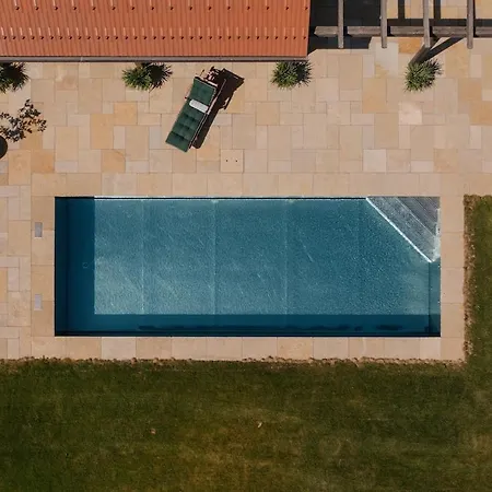 Design & Pool In Famous Wine Region Schlieb