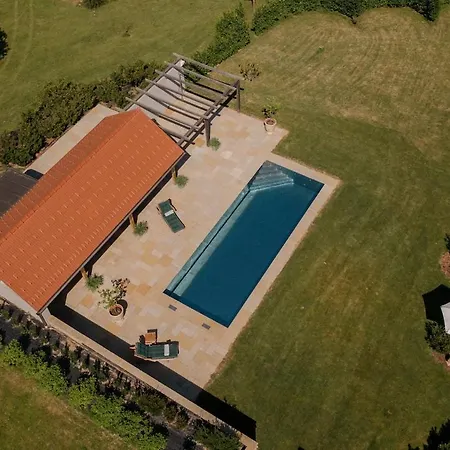 Design & Pool In Famous Wine Region